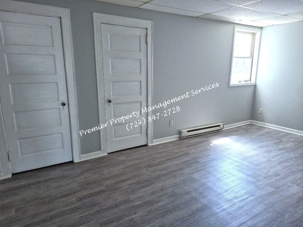 542 Midland Avenue, Unit B - Photo 2 of 14