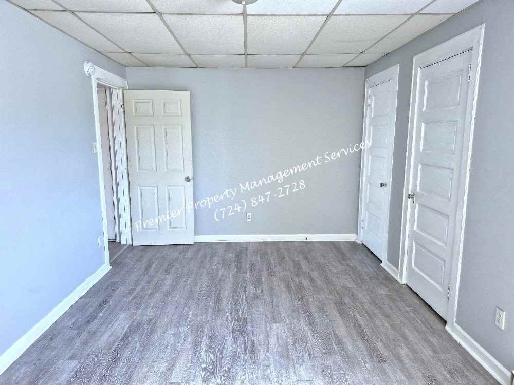 542 Midland Avenue, Unit B - Photo 4 of 14