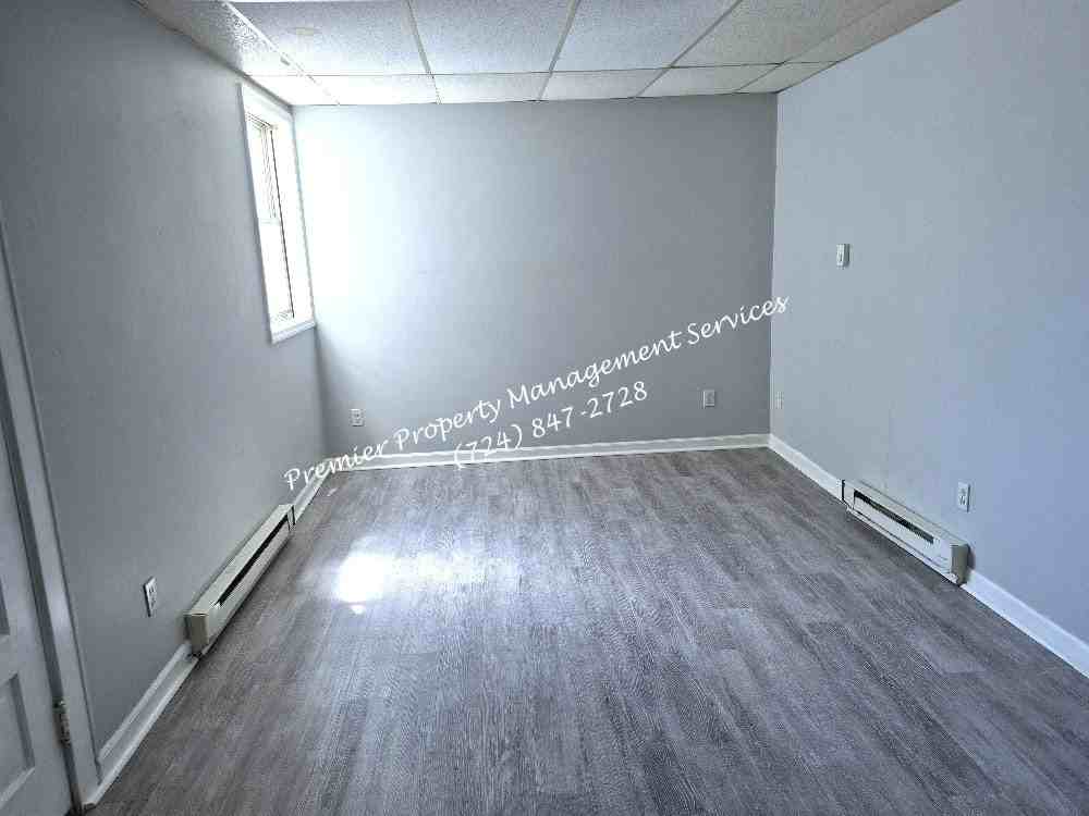 542 Midland Avenue, Unit B - Photo 5 of 14