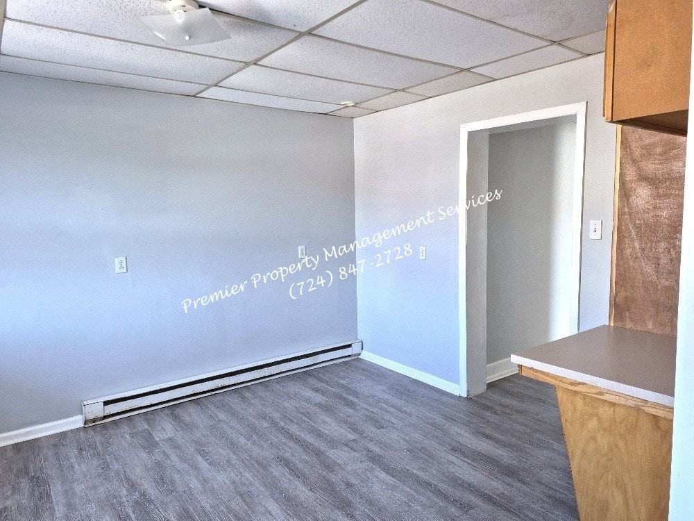 542 Midland Avenue, Unit B - Photo 7 of 14