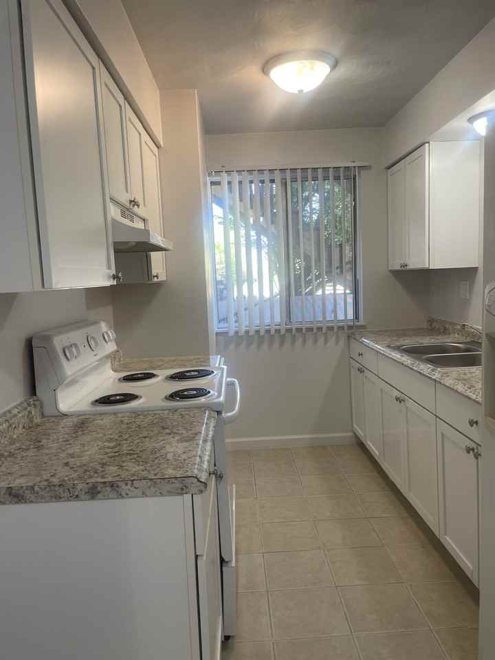 3715 Sandhurst Dr #5 - Photo 2 of 14