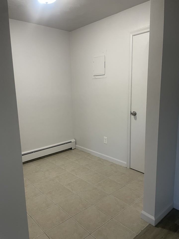 3715 Sandhurst Dr #5 - Photo 4 of 14