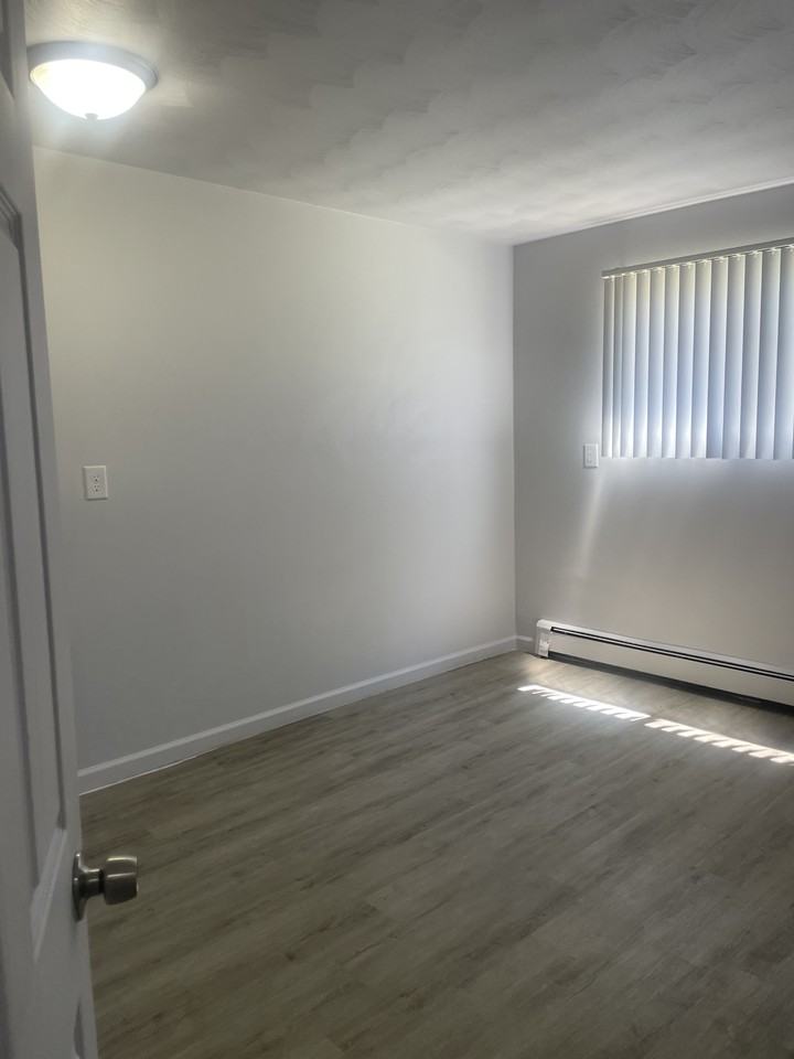 3715 Sandhurst Dr #5 - Photo 5 of 14