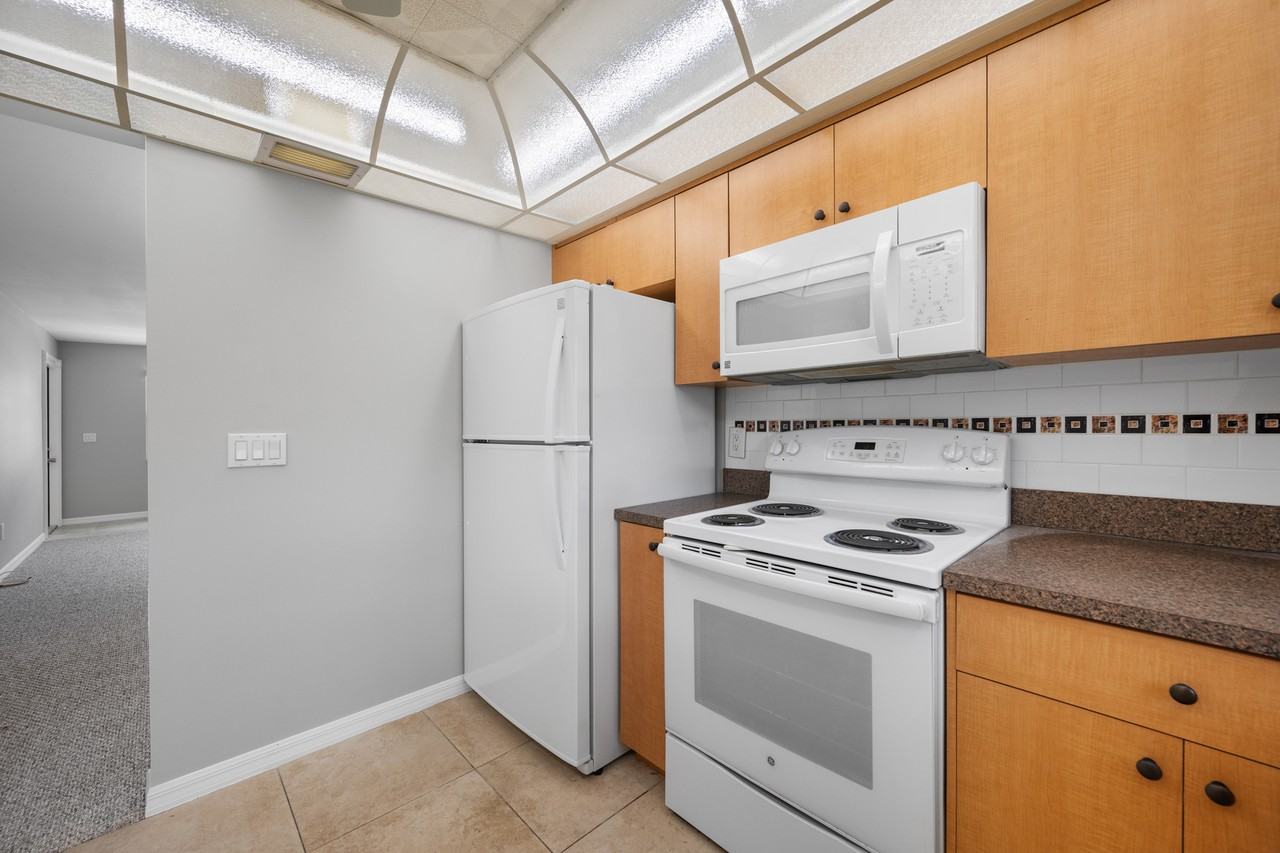 7077 Versailles N #7077 - Photo 2 of 22