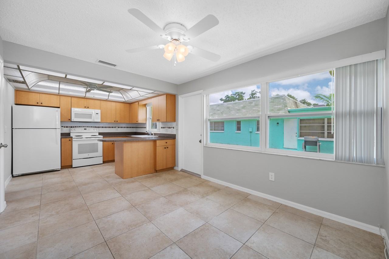 7077 Versailles N #7077 - Photo 4 of 22
