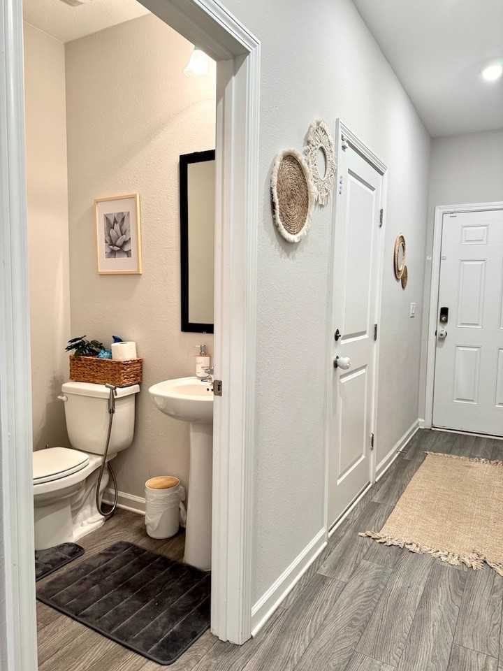 8121 Cheryl Ann Ln - Photo 3 of 35