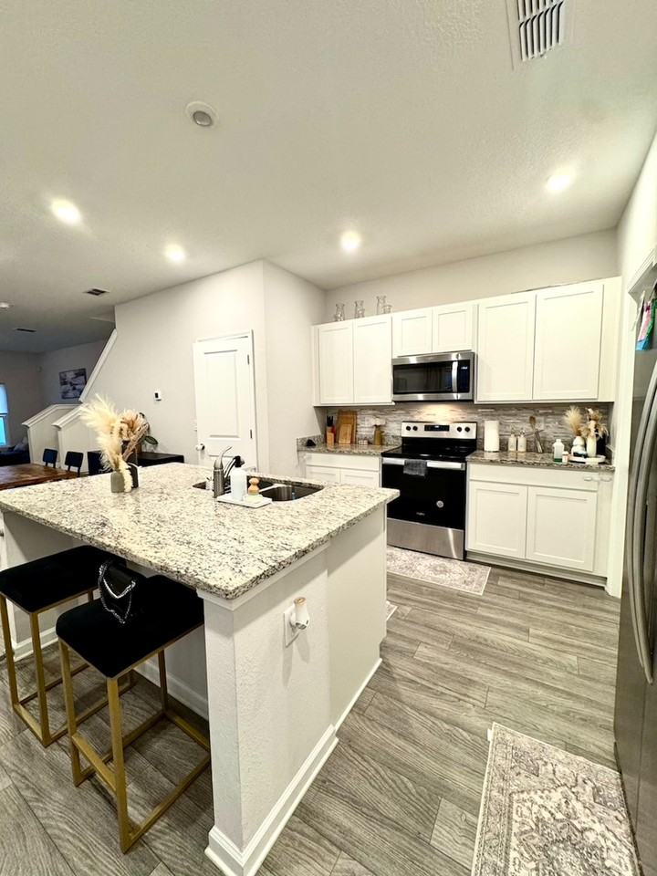 8121 Cheryl Ann Ln - Photo 4 of 35