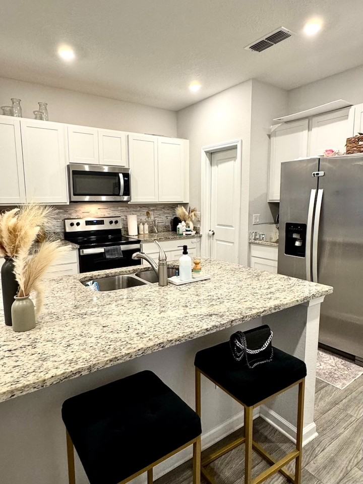 8121 Cheryl Ann Ln - Photo 5 of 35