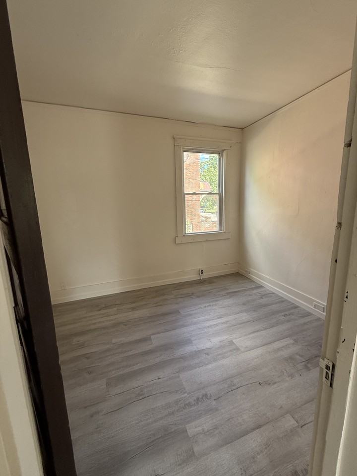 910 18th Ave - Photo 3 of 6