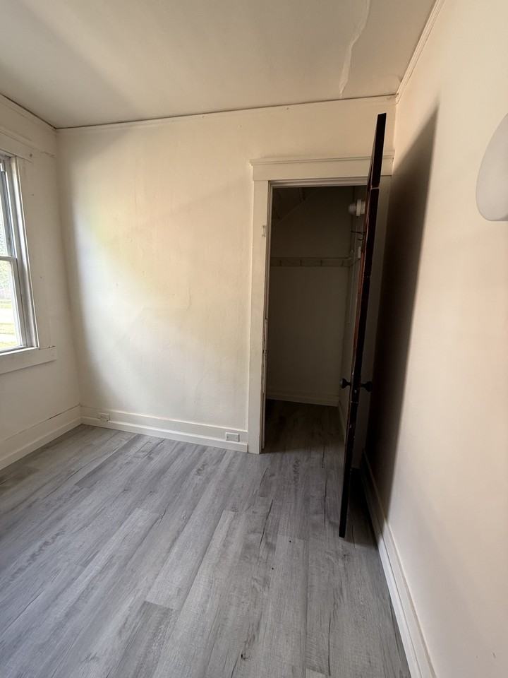 910 18th Ave - Photo 5 of 6