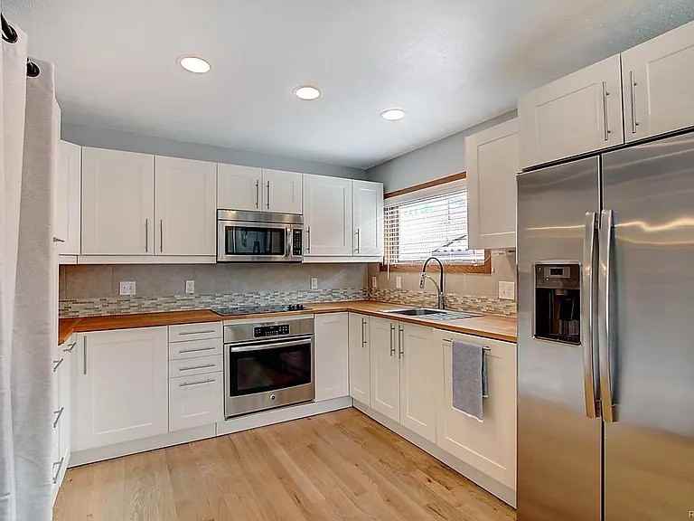 704 N Pearl St #F - Photo 7 of 32