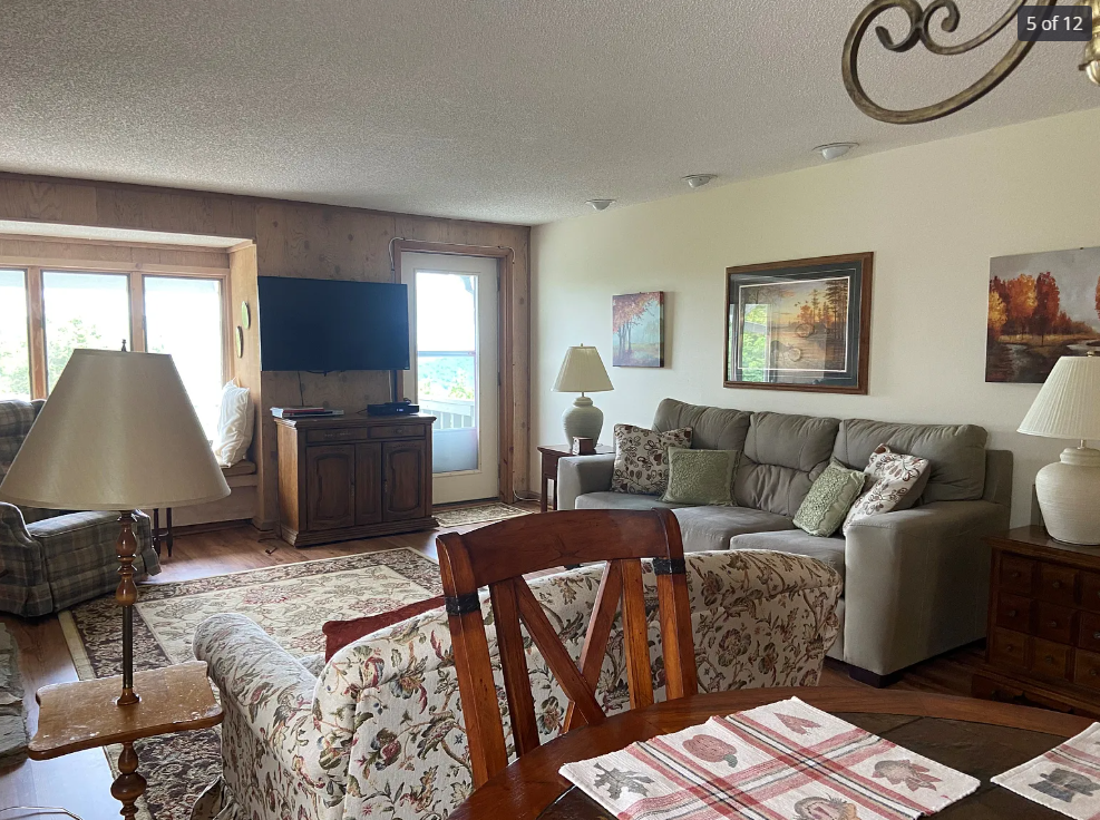 395 Skyleaf Dr #NA - Photo 5 of 8