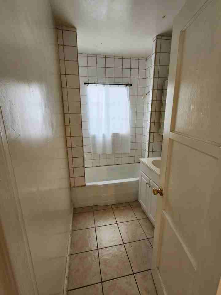 1322 Roycroft Ave #NA - Photo 4 of 9