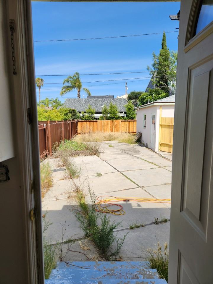 1322 Roycroft Ave #NA - Photo 7 of 8