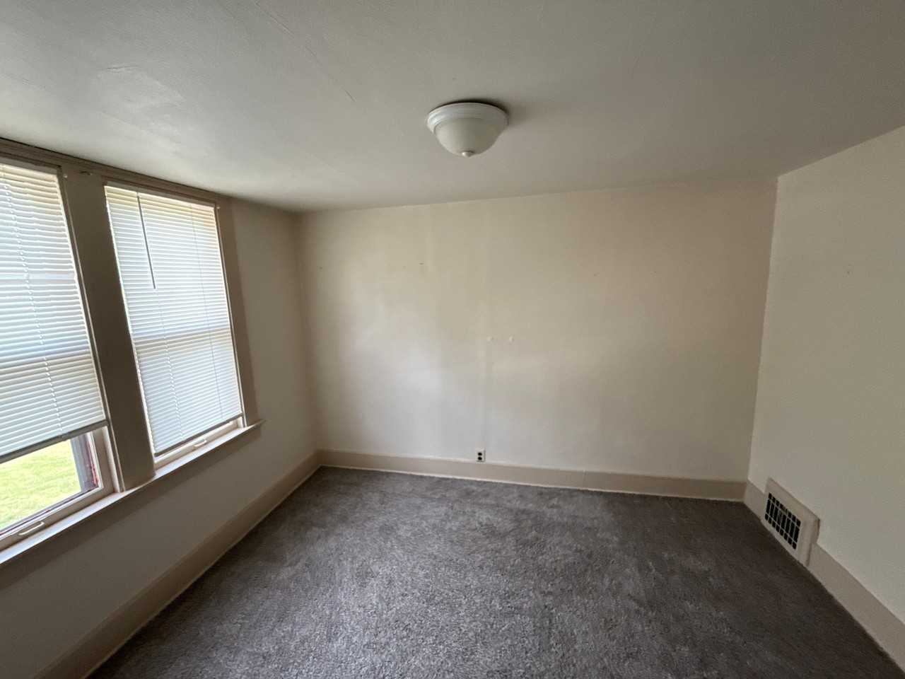 12480 W Beloit Rd - Photo 2 of 6