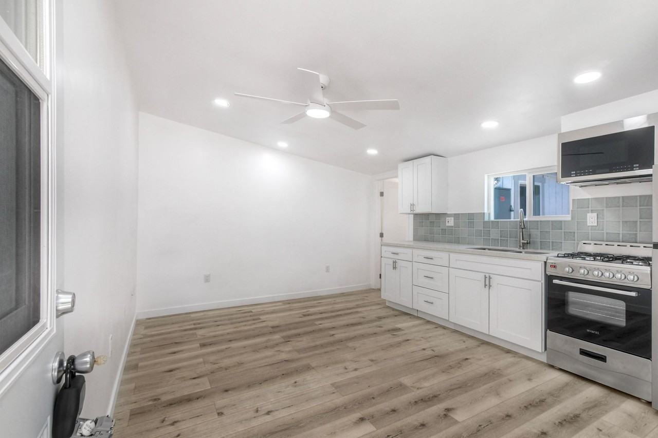 4108 Mission Avenue - Photo 2 of 21
