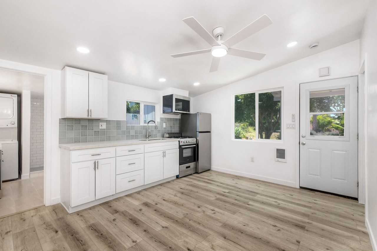 4108 Mission Avenue - Photo 4 of 21