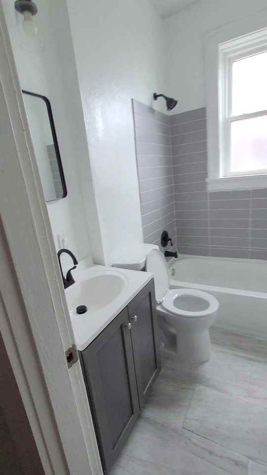 908 Eastgate Ave #2N - Photo 3 of 32