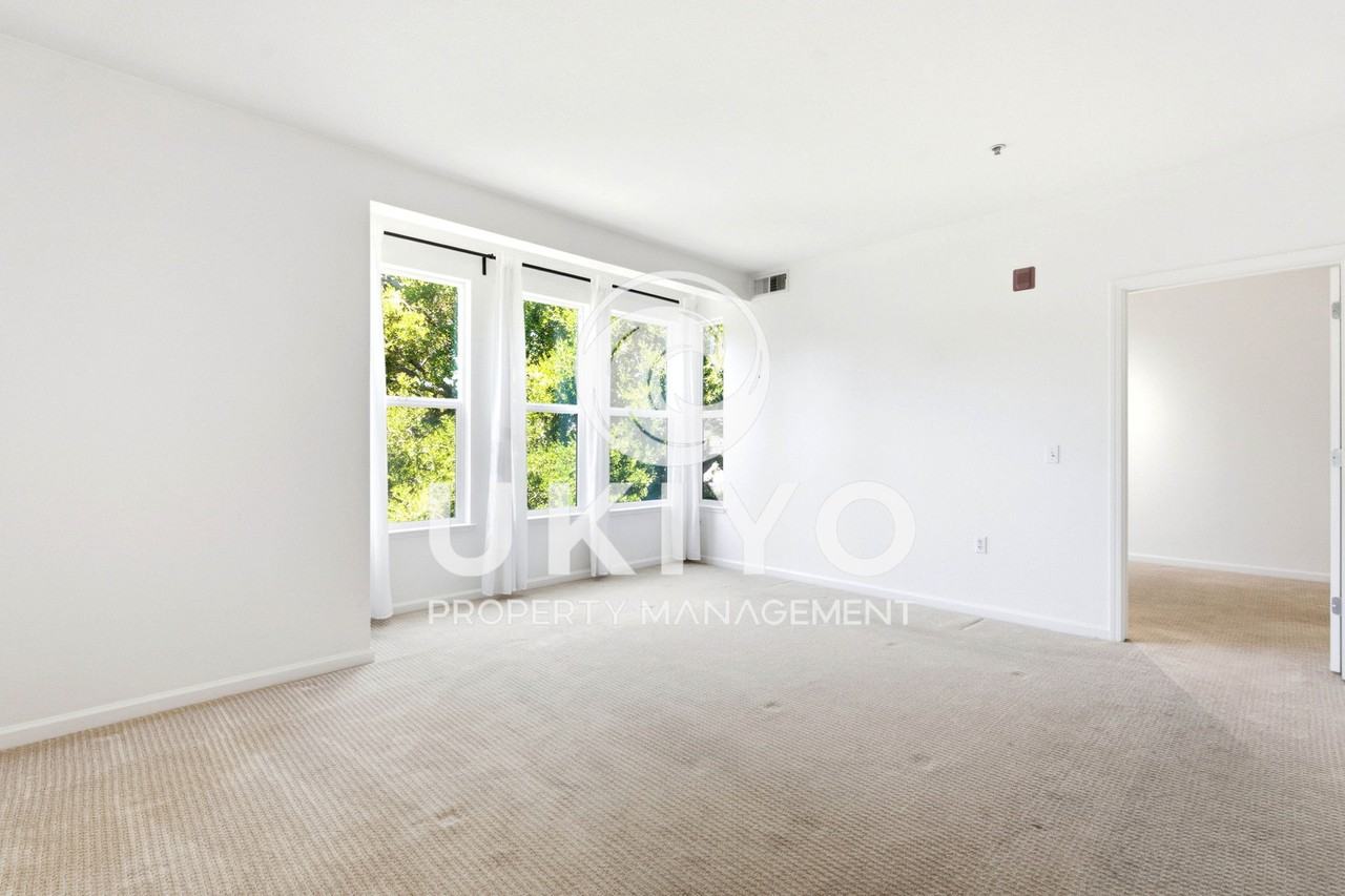 655 12th Street Apt 218 - Photo 2 of 35