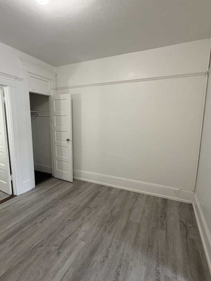 1717 W Burnside St #NA - Photo 4 of 9