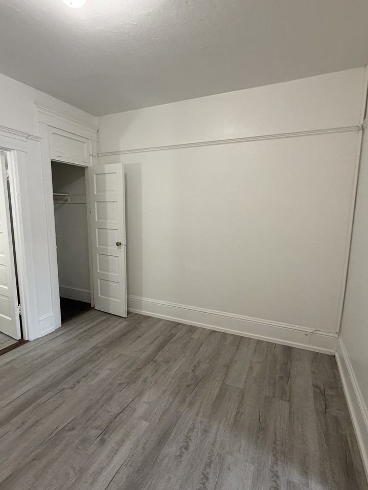 1717 W Burnside St #NA - Photo 6 of 9