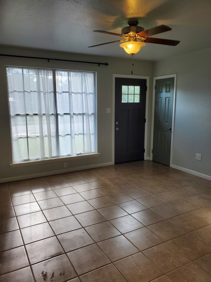 380 Oriole Dr #NA - Photo 2 of 17