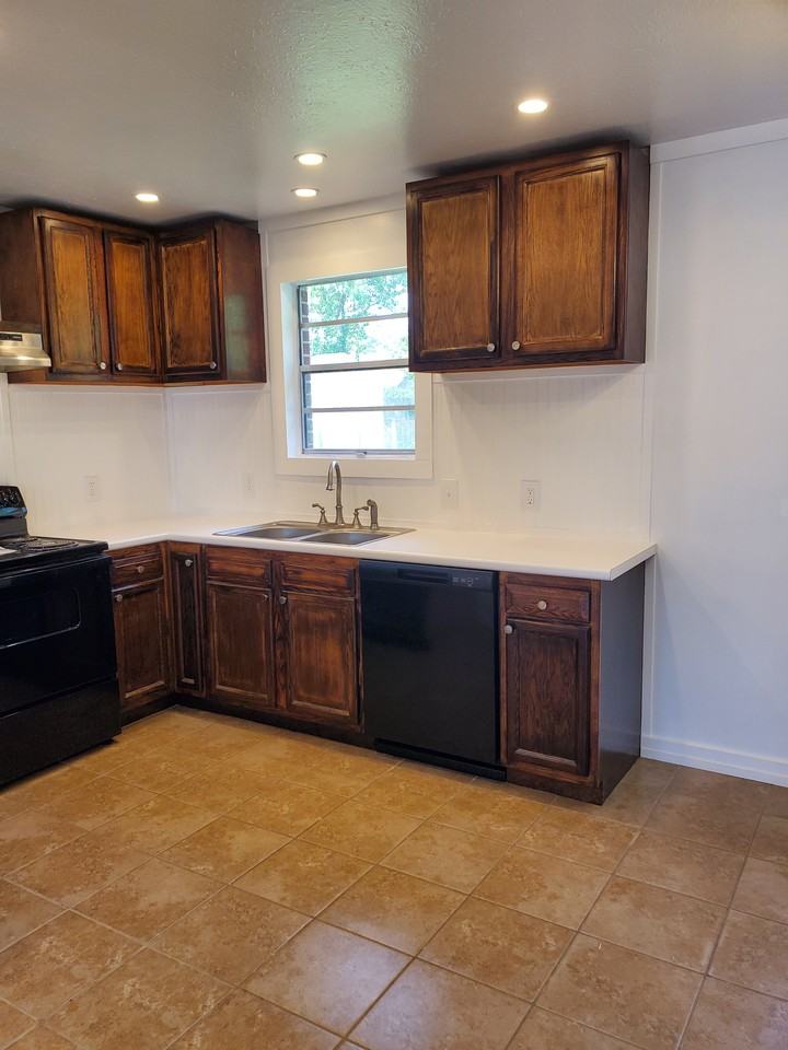380 Oriole Dr #NA - Photo 5 of 17