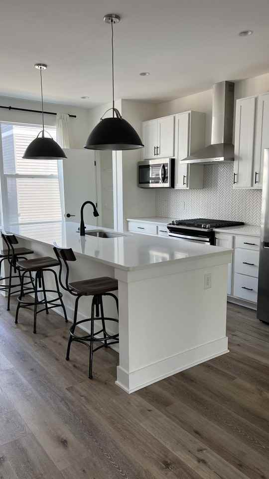 1722 E 10th St #1722 - Photo 2 of 46