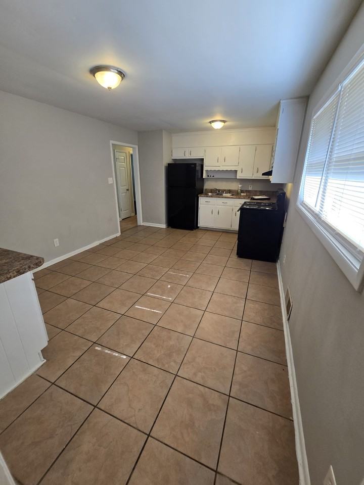 10650 Panhandle Rd - Photo 3 of 13