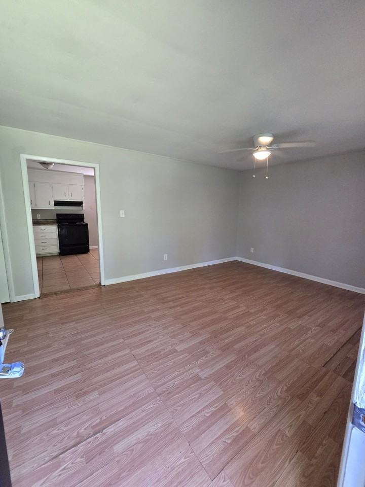 10650 Panhandle Rd - Photo 5 of 13