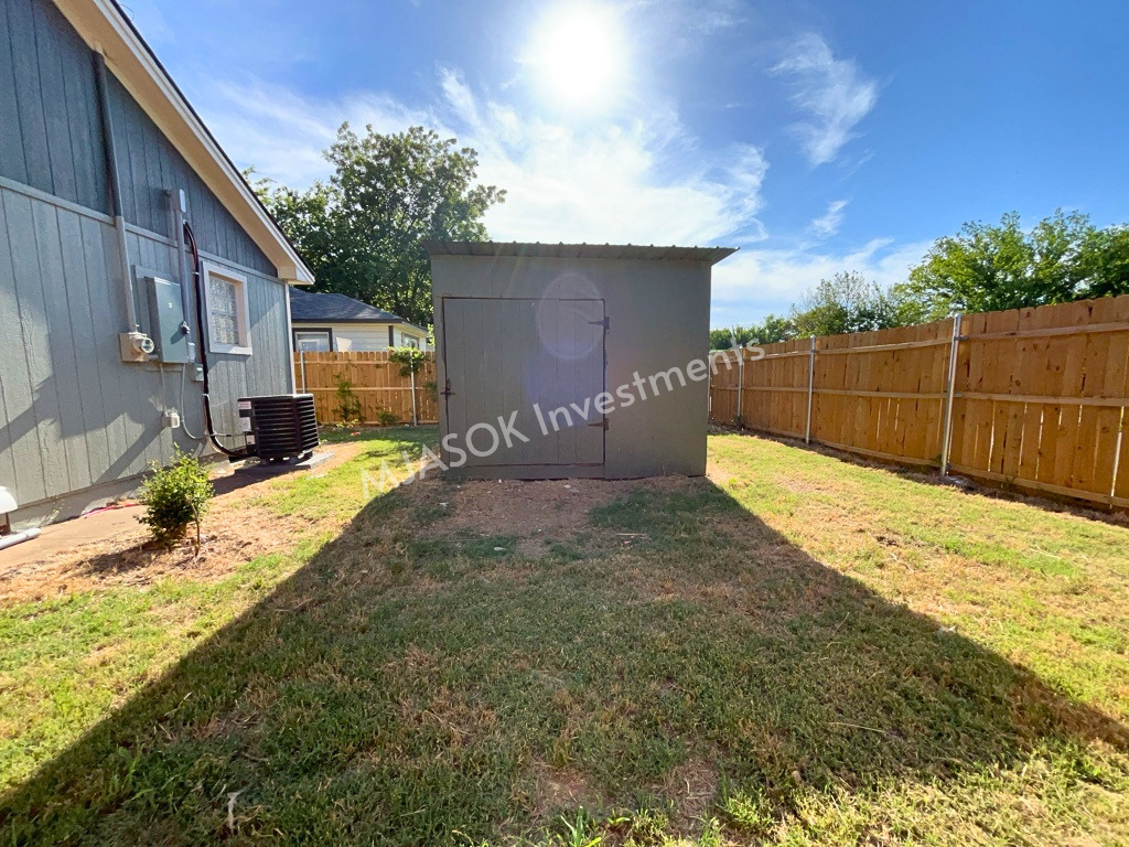 2308 Nw 20th St - Photo 2 of 5