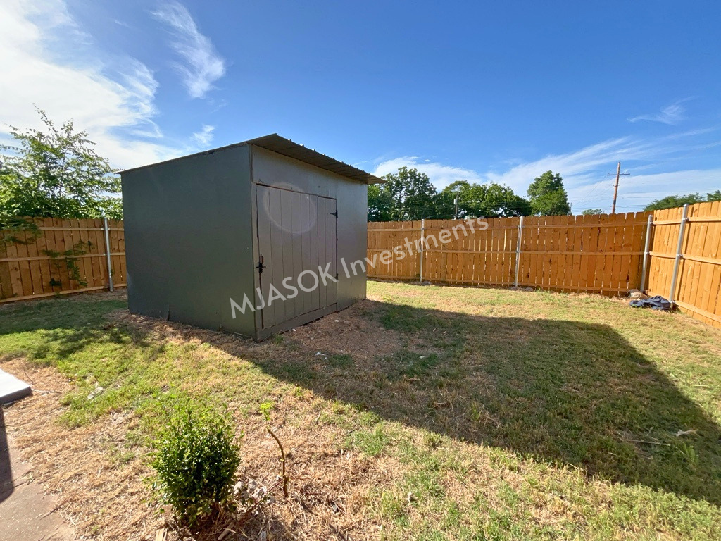 2308 Nw 20th St - Photo 3 of 5