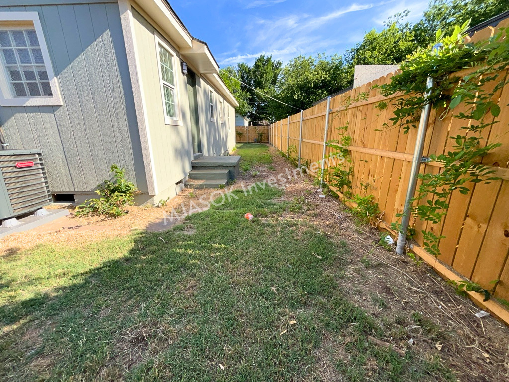 2308 Nw 20th St - Photo 4 of 5