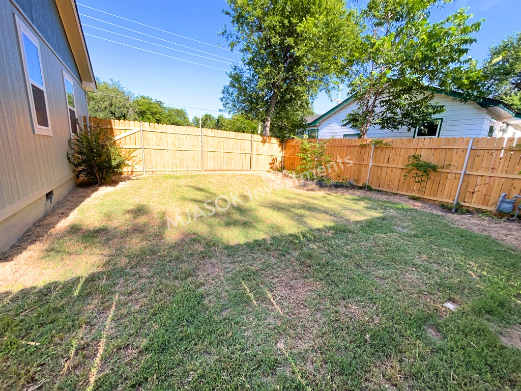 2308 Nw 20th St - Photo 5 of 5