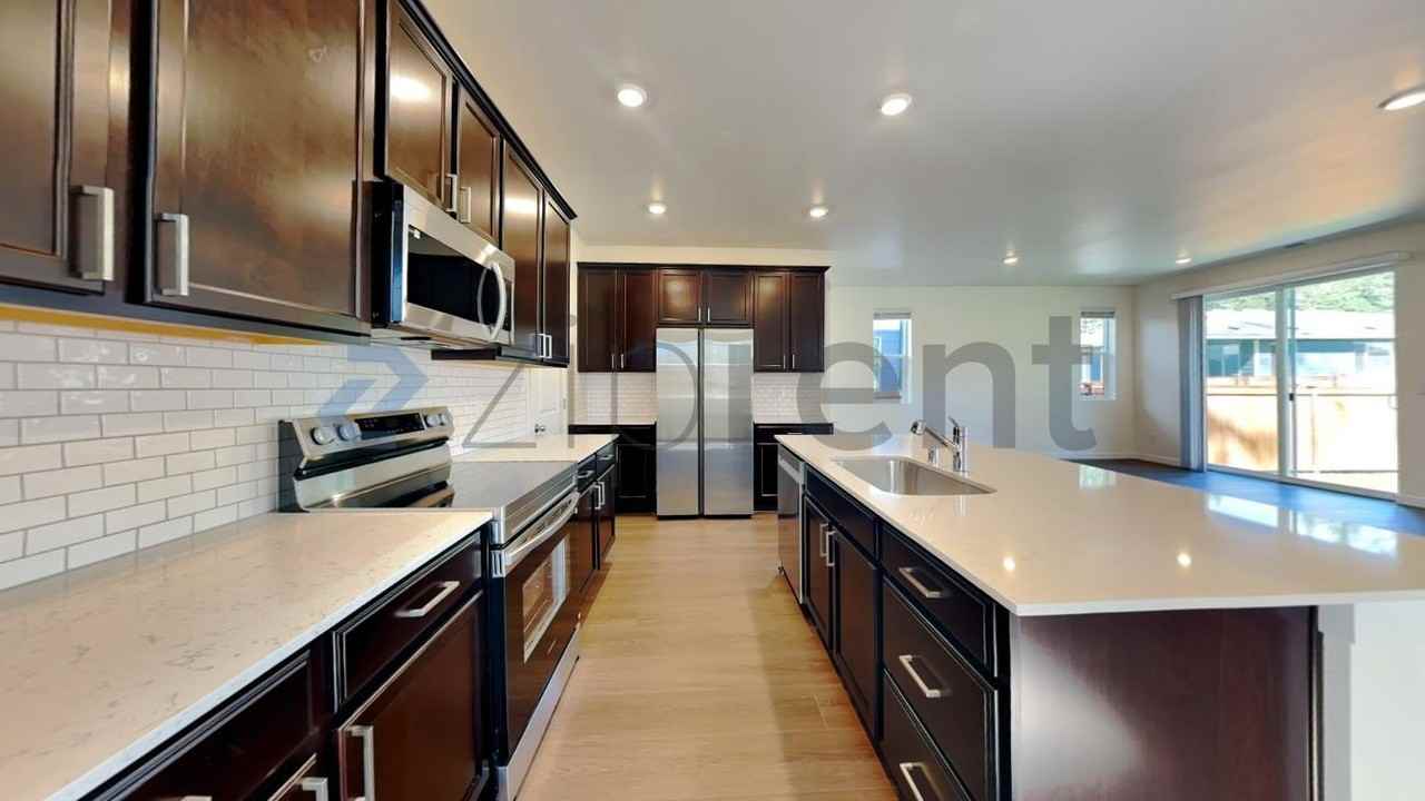 501 185th Street Ct E - Photo 7 of 41