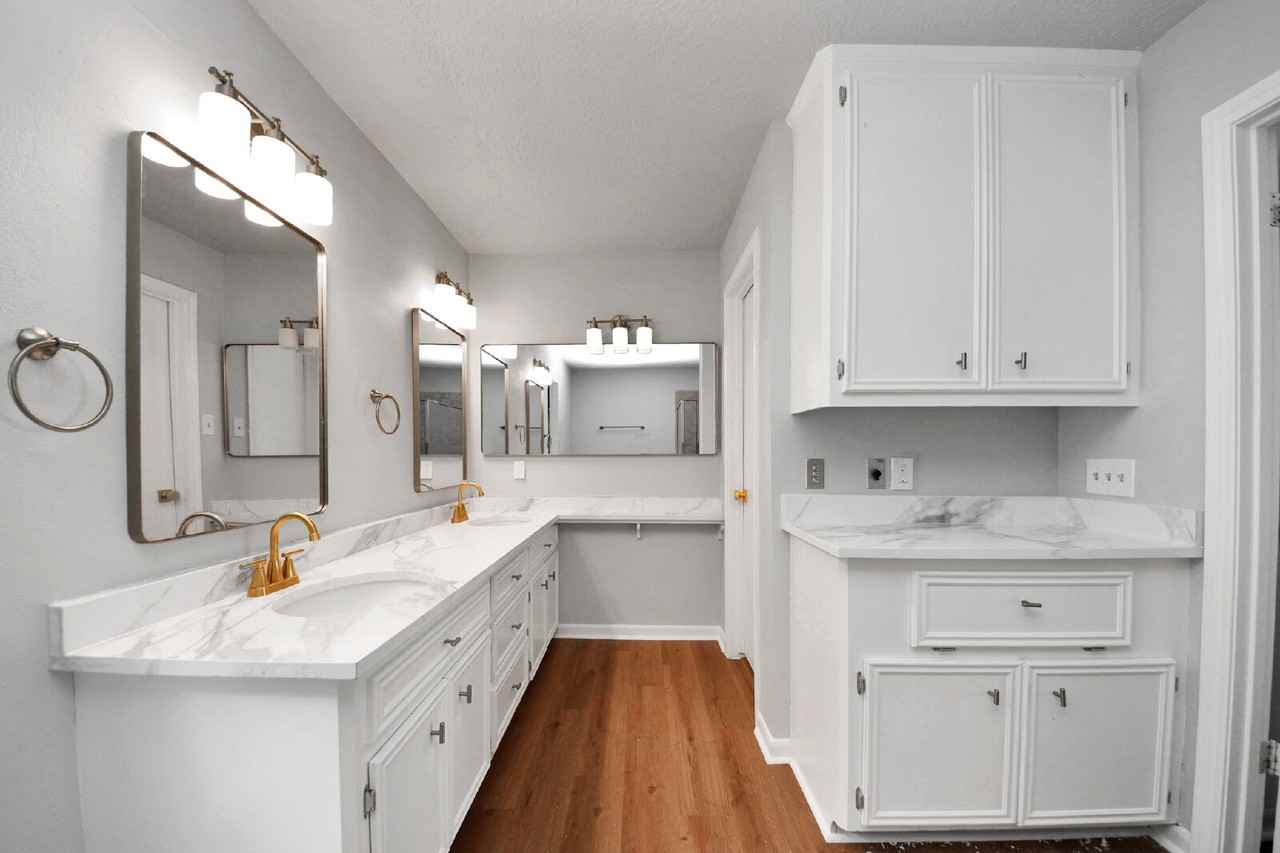 1023 Oyster Bay Dr - Photo 6 of 37