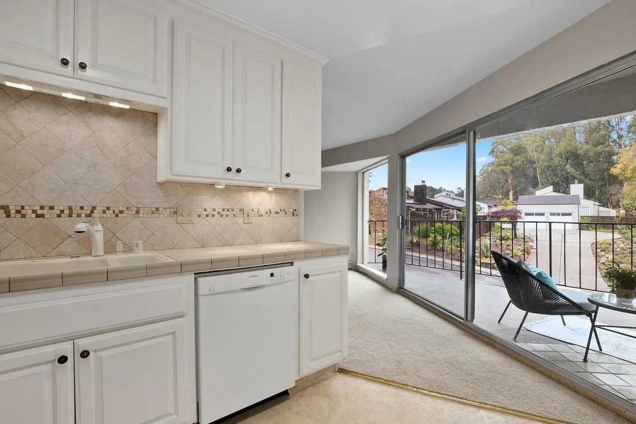 870 Park Ave - Photo 6 of 24