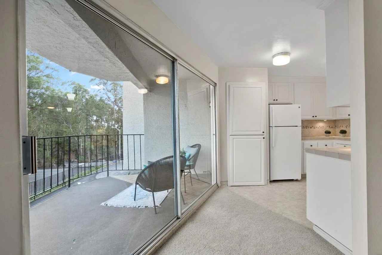 870 Park Ave - Photo 7 of 24