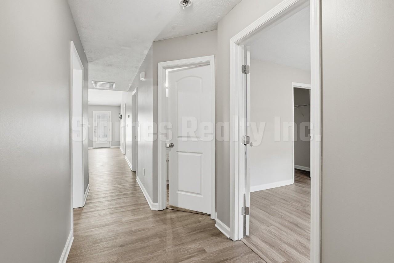 469 Strutter Trl - Photo 3 of 20