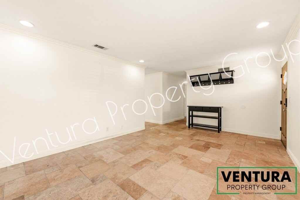 232 Village Sq - Photo 5 of 34