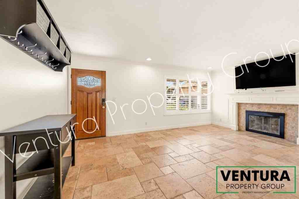 232 Village Sq - Photo 7 of 34