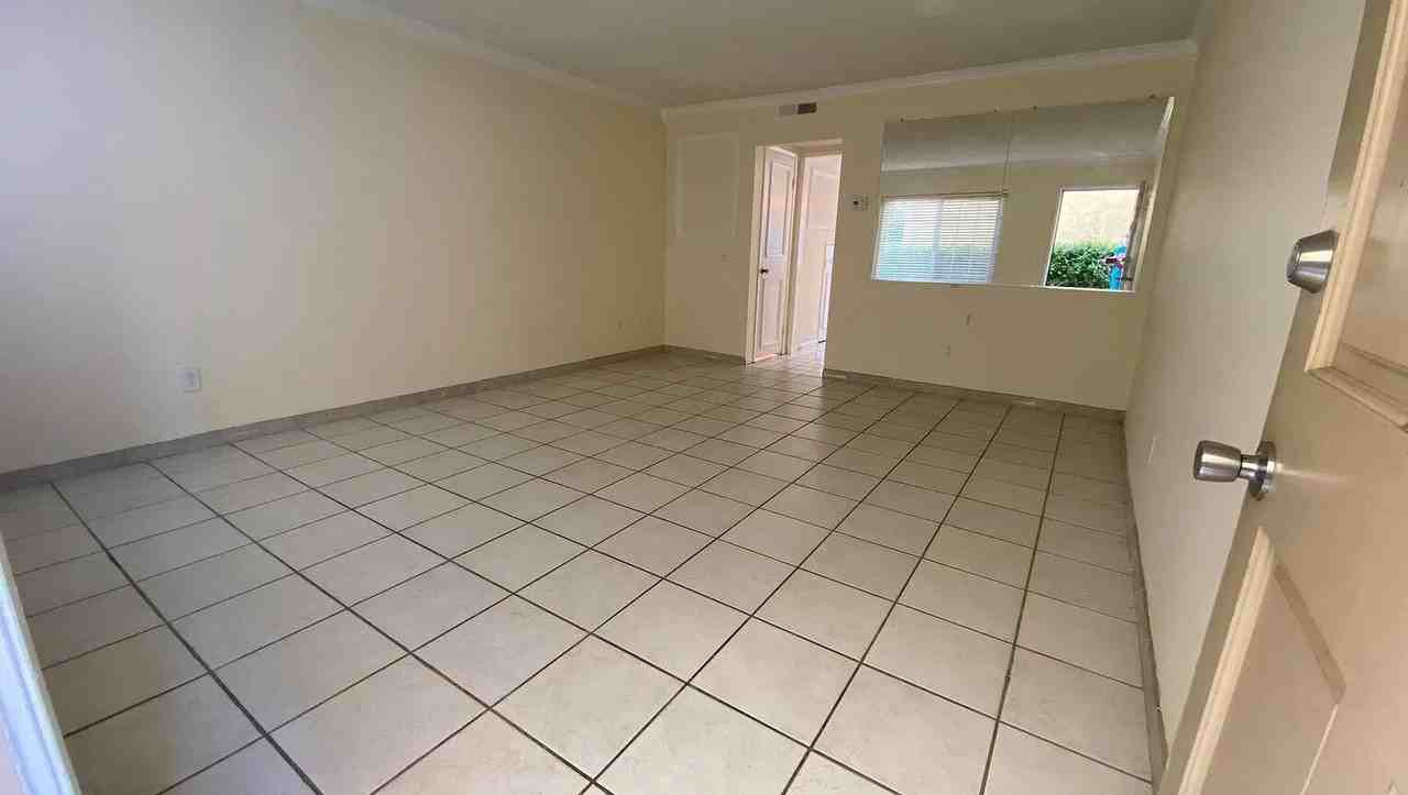10065 De Soto Ave - Photo 5 of 26