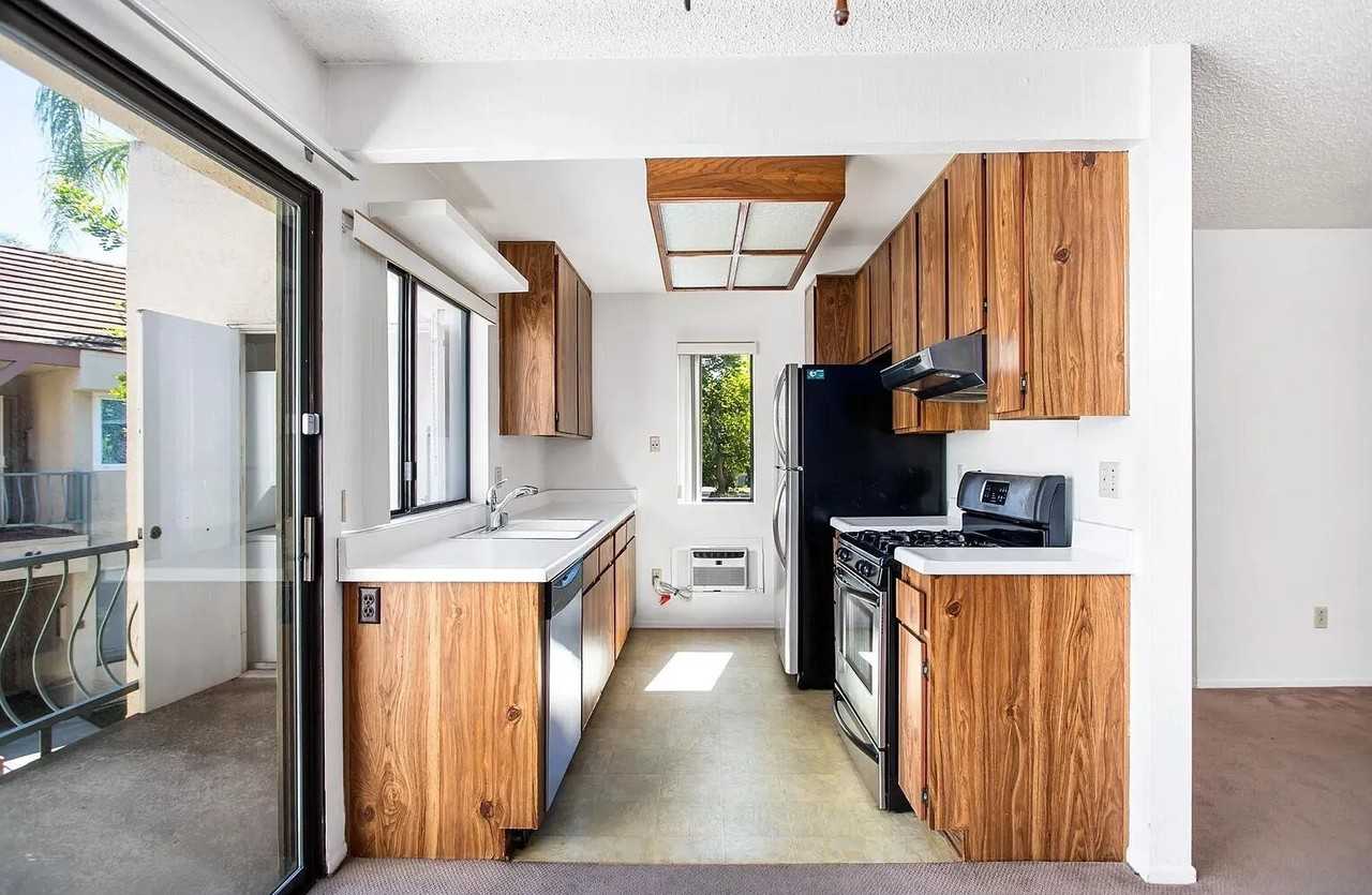 10875 Camino Ruiz - Photo 4 of 18