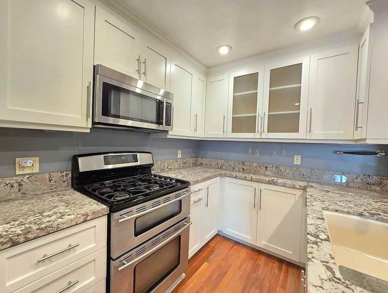 18645 Hatteras St - Photo 4 of 17