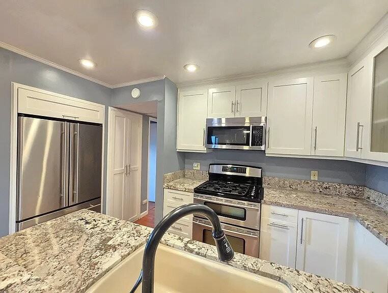 18645 Hatteras St - Photo 5 of 17