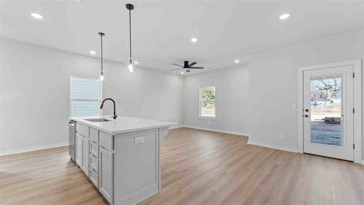 1718 Cuppett Cir - Photo 4 of 33