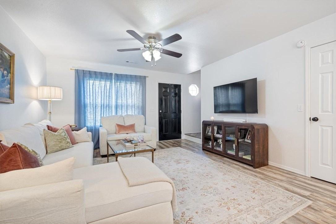 507 Braithwaite St #B - Photo 3 of 23