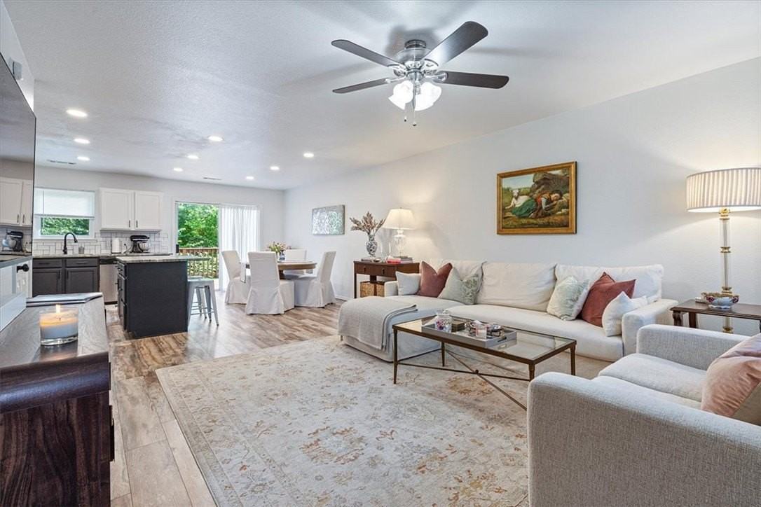 507 Braithwaite St #B - Photo 4 of 23