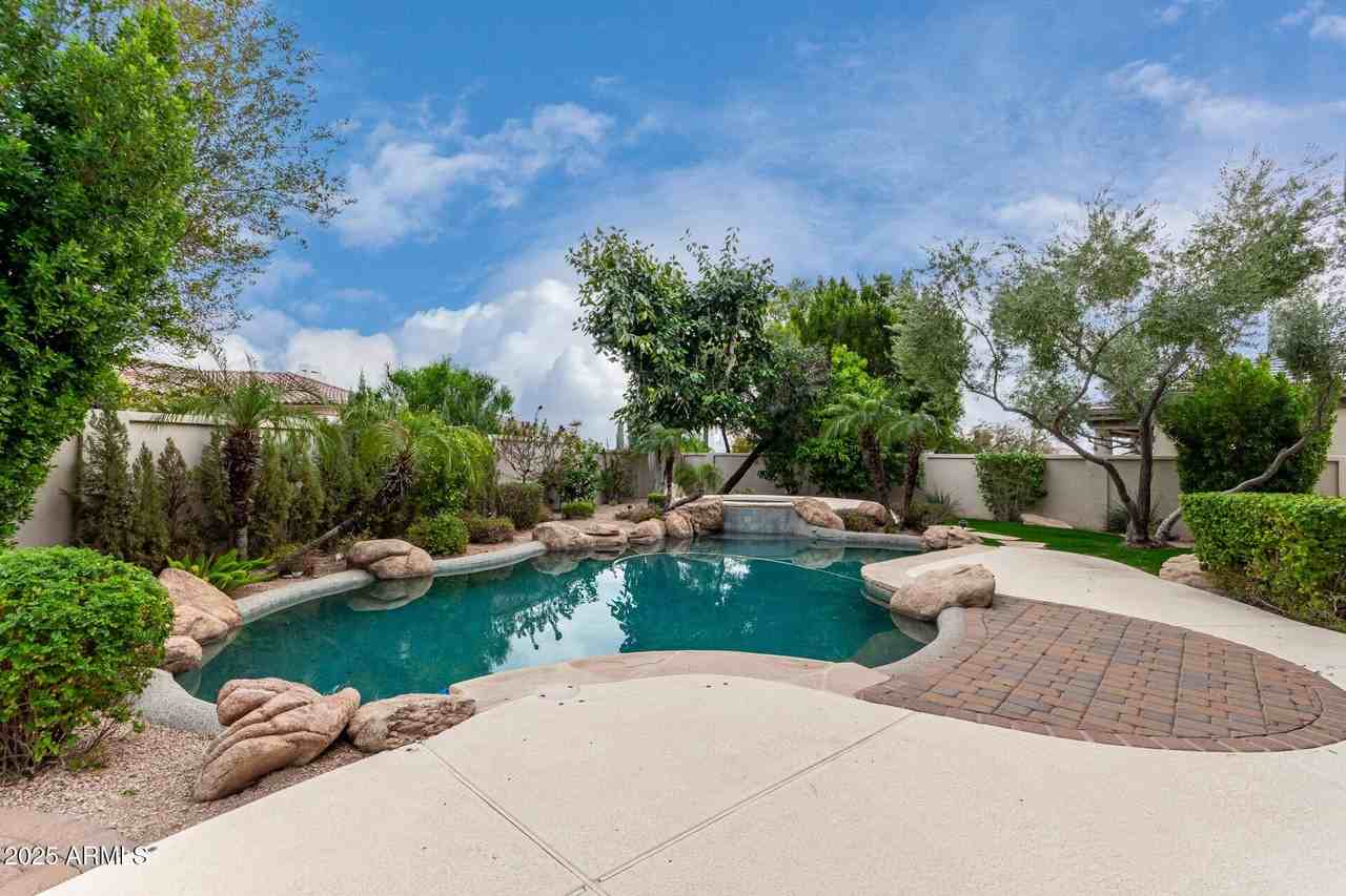 8317 E Feathersong Ln - Photo 3 of 20