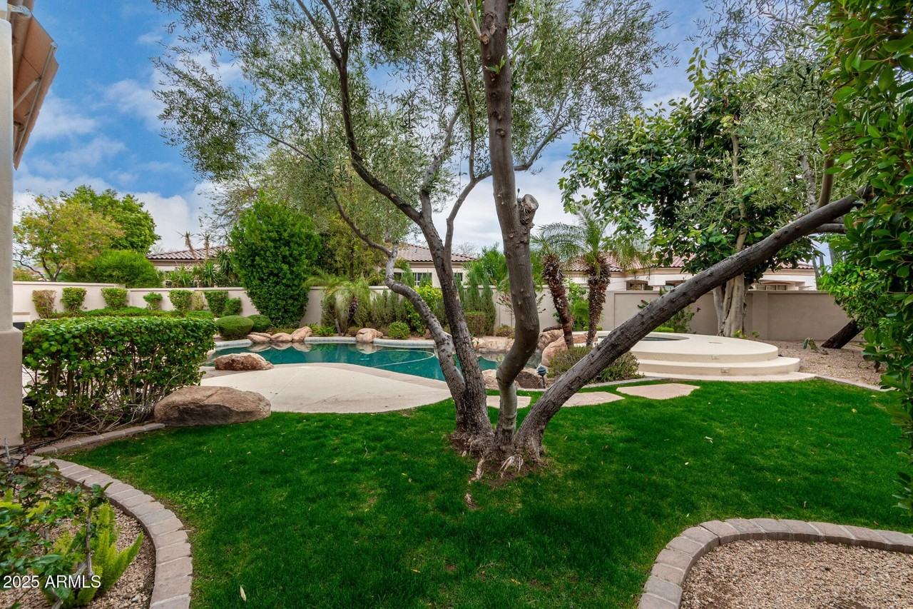 8317 E Feathersong Ln - Photo 5 of 20